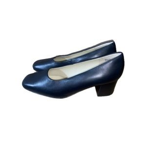 Vintage Jones Wear black heels